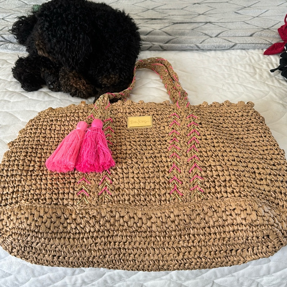 Lilly Pulitzer lined tote!!